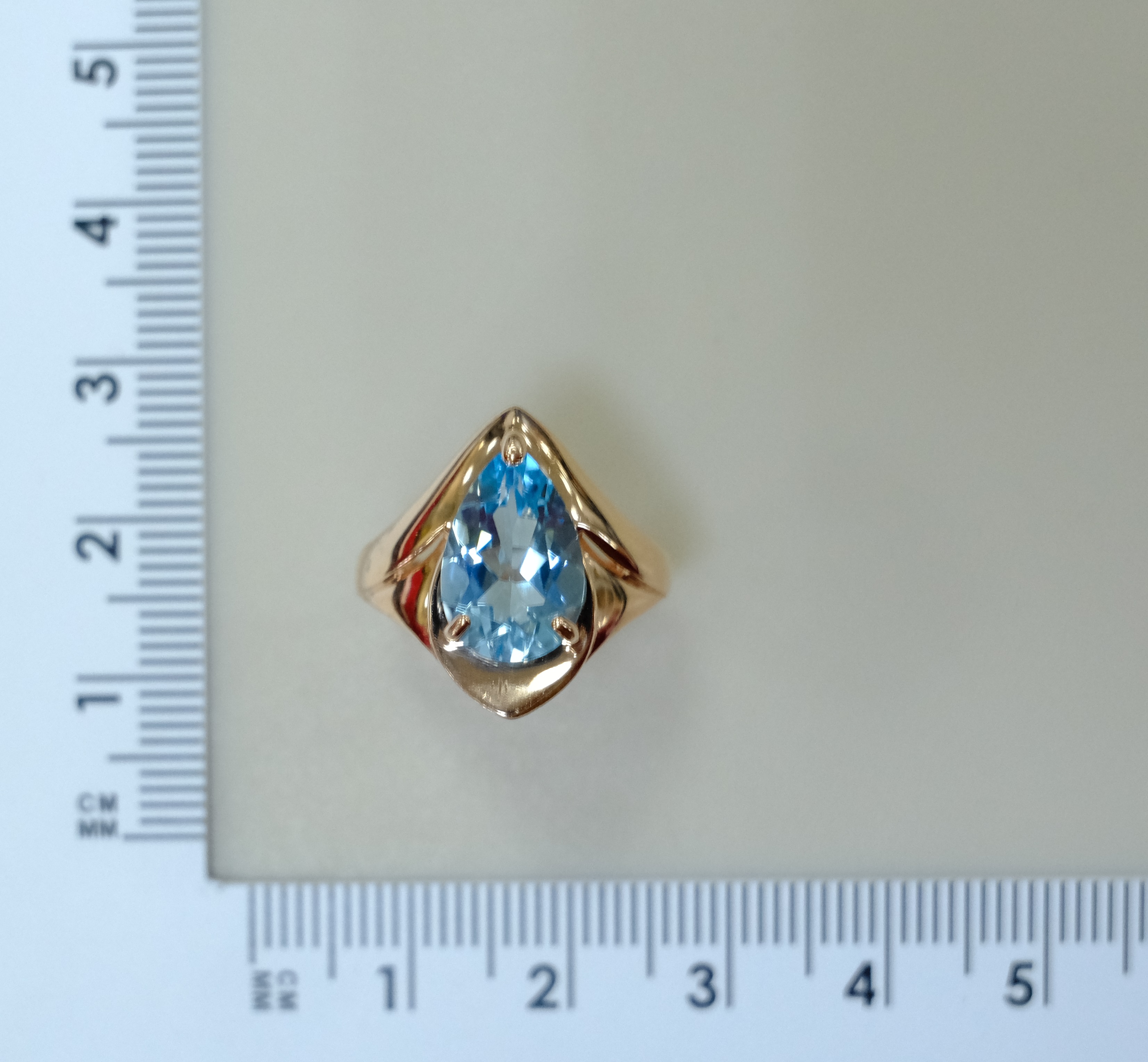 Серебряное кольцо с топазом